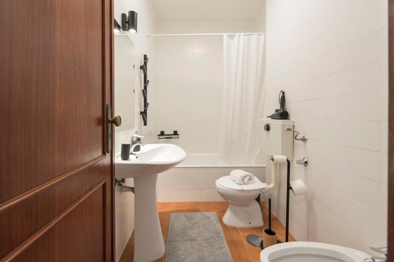 Lovelystay - Newly Decorated 2Br Flat With Free Parking Vila Nova de Gaia Exteriör bild