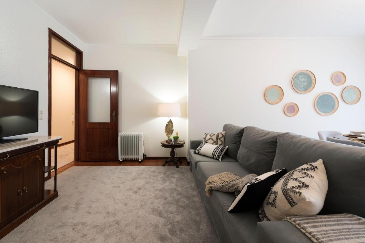 Lovelystay - Newly Decorated 2Br Flat With Free Parking Vila Nova de Gaia Exteriör bild