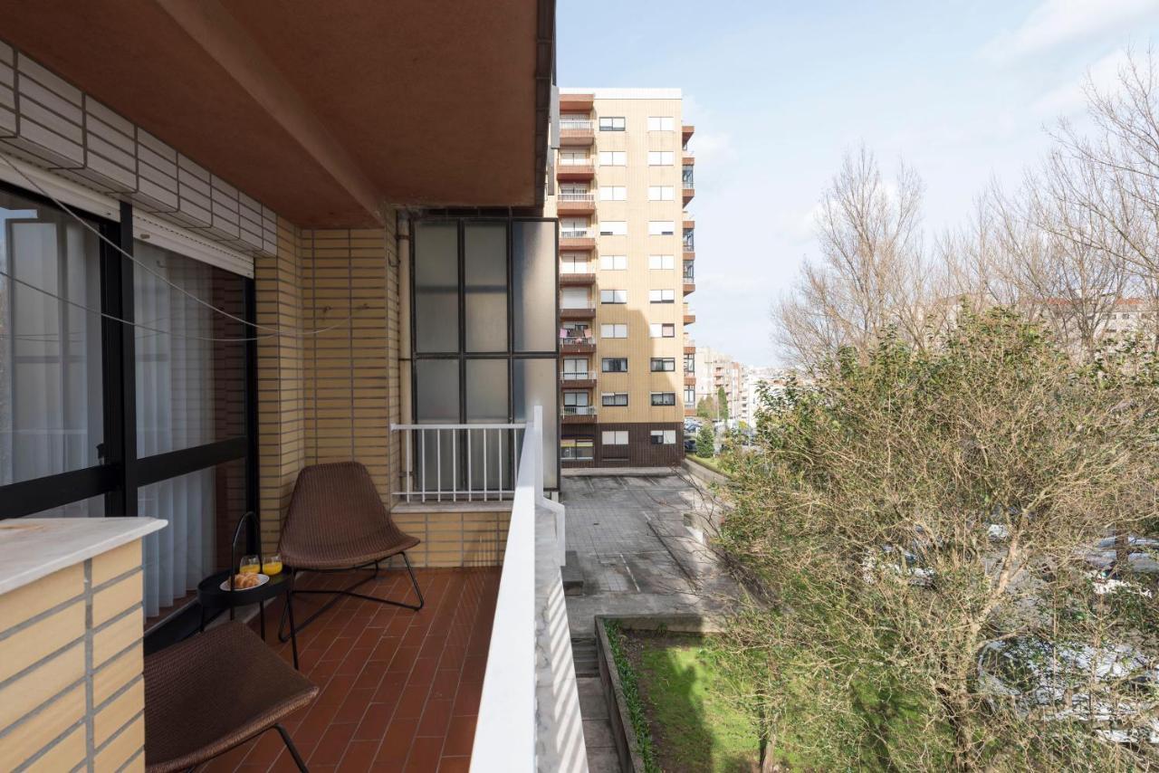Lovelystay - Newly Decorated 2Br Flat With Free Parking Vila Nova de Gaia Exteriör bild